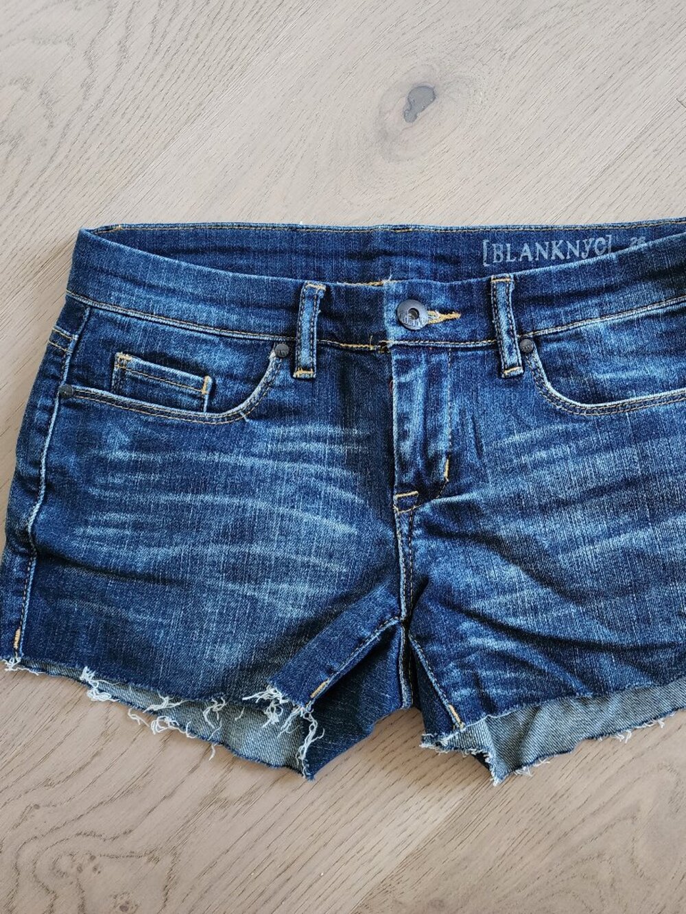 2.5 inch raw hem low rise denim shorts